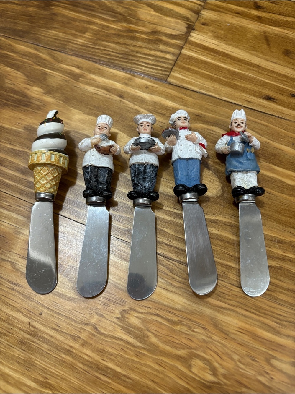 4 Boston Warehouse Stainless Chef Themed Butter Spreaders & 1 other stainless